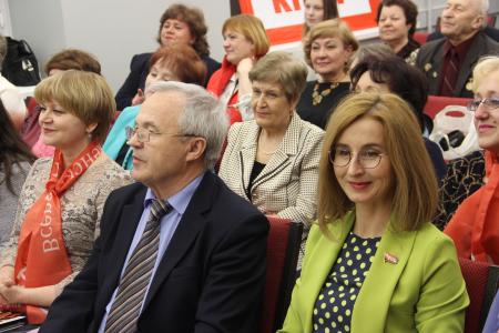 Награды ЦК КПРФ и цветы ярославским женщинам