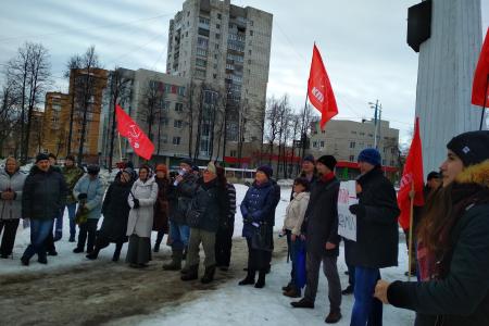 «Защитим интересы трудящихся!». В Мотовилихинском районе Пермского края КПРФ провела митинг