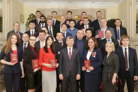 Дмитрий Новиков вручил дипломы выпускникам 31 потока Центра политической учёбы при ЦК КПРФ