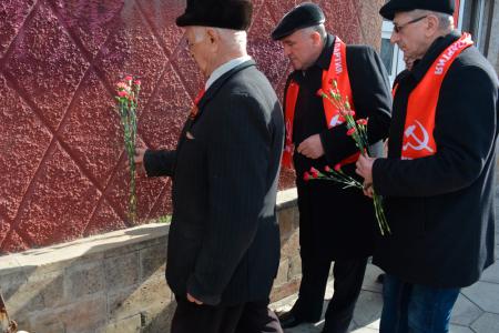 Коммунисты Дагестана почтили память И.В. Сталина