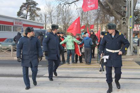 Псков. Коммунисты почтили память десантников 6-й роты