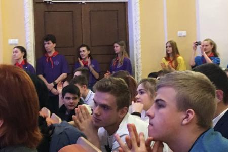 В Орловской области прошла игра КВН для старшеклассников «Шутить разрешается!», посвящённая 85-летию со дня рождения Юрия Гагарина