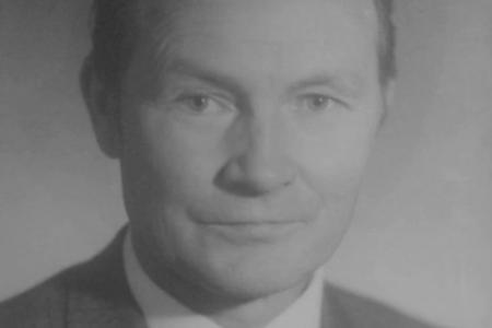 От немцев не погиб, погиб от рук тех, за кого воевал. В Московской области убили ветерана