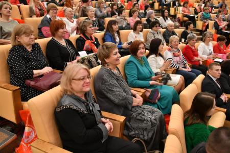 «Женщины вместе с мужчинами». В канун 8 марта в Госдуме прошел Всероссийский Женский Форум