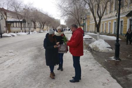 Оренбургские коммунисты открыли марафон поздравлений с Международным женским днём