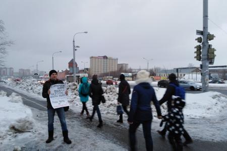 Пермские коммунисты и комсомольцы проводят одиночные пикеты в поддержку задержанных депутатов-коммунистов из Ульяновской области     
