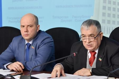 Казань. Коммунисты провели пресс-конференцию по итогам сорок шестого заседания Госсовета Татарстана