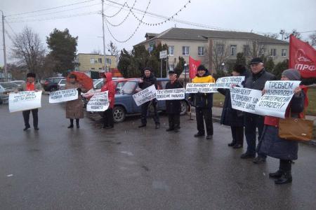 Коммунисты и комсомольцы Белгородской области провели акции «За защиту социально-экономических прав граждан!»