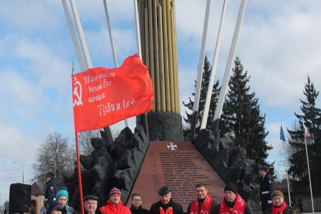 Псков. Коммунисты почтили память десантников 6-й роты