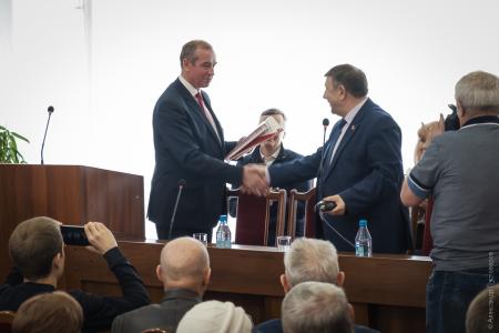 Губернатор-коммунист Сергей Левченко прибыл на открытие Универсиады-­2019 в Красноярск