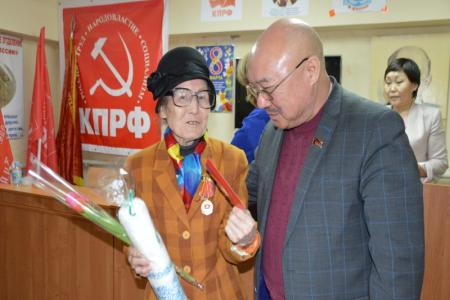 Коммунисты Калмыкии провели торжественное собрание, посвященное Международному женскому дню