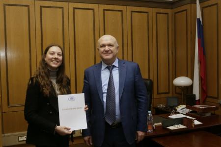 Депутат Госдумы Анатолий Бифов наградил лауреатов студенческого конкурса «Знакомство с Российским Кавказом»
