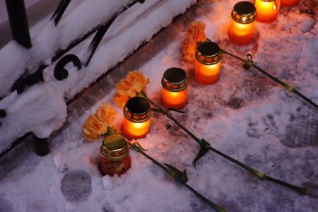 Ленинградские комсомольцы зажгли свечи в память о Жоресе Алфёрове