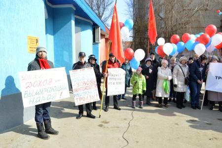 Саратовская область. В Энгельсе прошел митинг КПРФ в защиту Троллейбусного завода