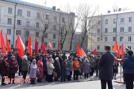 За грабеж народа правительство и президента — в отставку! Митинги в Ростовской области