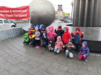 В Москве состоялся митинг, посвященной 58-й годовщине космического полета Юрия Гагарина