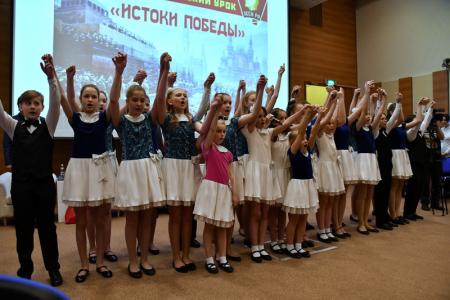 «Истоки нашей Победы». Г.А. Зюганов провел открытый патриотический урок для студентов и школьников