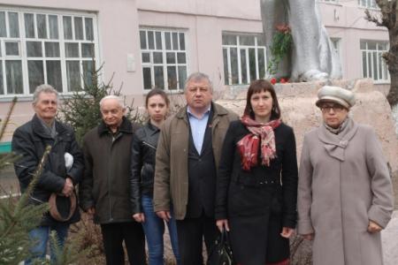 В День рождения В.И. Ленина коммунисты Забайкалья возложили красные гвоздики