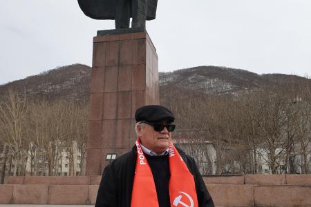 Камчатские коммунисты возложили цветы к памятнику Ленину
