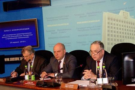 Казань. Депутаты фракции КПРФ прокомментировали отчёт Правительства Татарстана и обсудили проблемы садоводов