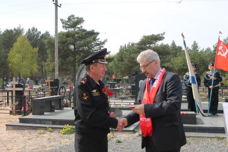 Коммунисты Пскова почтили память Почётного гражданина Пскова Михаила Минина, водрузившего Знамя Победы над Рейхстагом