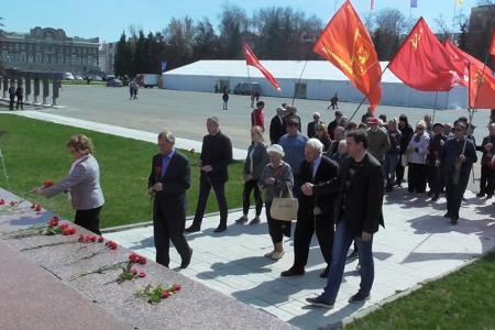 Саратов. Ленин жил! Ленин жив! Ленин будет жить!