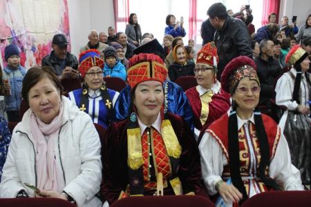 Коммунисты Калмыкии подарили сельскому Дому культуры мультимедиа-проектор