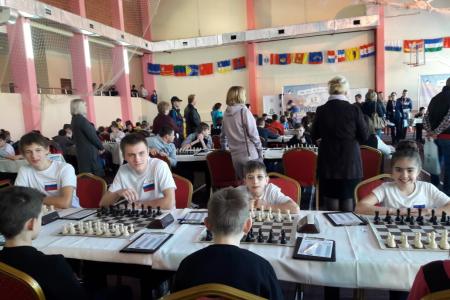 Депутат фракции КПРФ в Госдуме А.Ж. Бифов помог детям принять участие в шахматном турнире