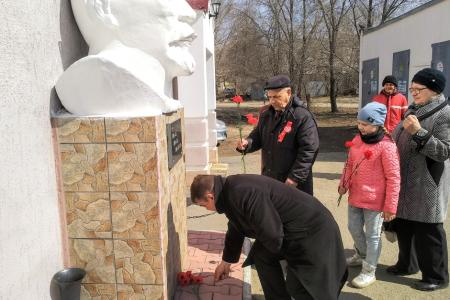 В Курганской области прошло возложение цветов  вождю мирового пролетариата