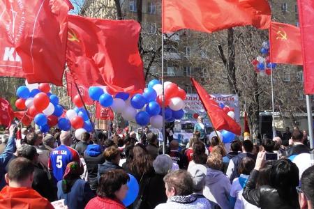 В Саратове прошел митинг КПРФ в защиту энгельсского «Троллейбусного завода»