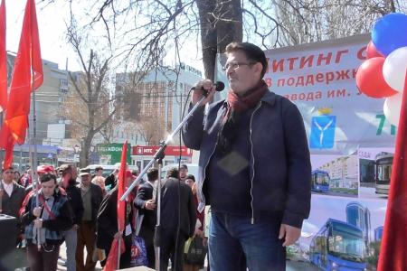 В Саратове прошел митинг КПРФ в защиту энгельсского «Троллейбусного завода»
