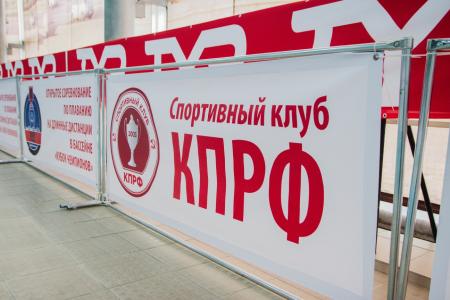 Спортивный клуб КПРФ провел второй этап заплывов в бассейнах
