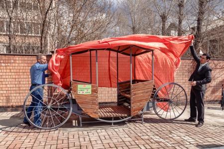 Коммунисты Татарстана подарили беседку детскому хоспису в Казани