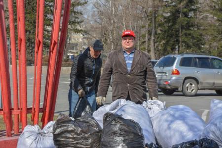 Республика Хакасия. Коммунисты Абакана убирали столицу на субботнике