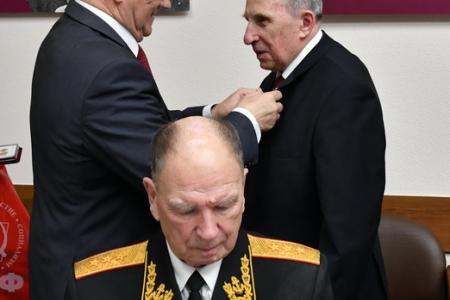 Г.А. Зюганов наградил памятными медалями ЦК КПРФ ветеранов космонавтики