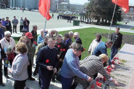 Саратов. Ленин жил! Ленин жив! Ленин будет жить!