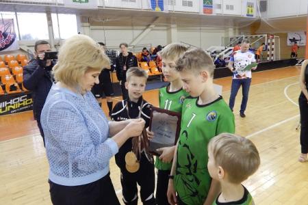 В Великом Новгороде при поддержке КПРФ проходит турнир по флорболу UNIHOC RUSSIA CUP 2019