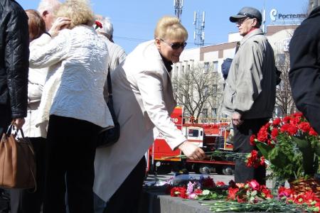 В Великом Новгороде годовщину Дня рождения В.И.Ленина отметили возложением цветов