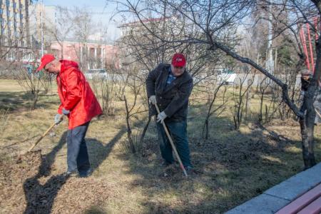 Республика Хакасия. Коммунисты Абакана убирали столицу на субботнике