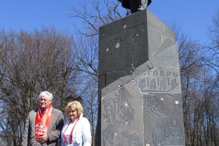 В Великом Новгороде годовщину Дня рождения В.И.Ленина отметили возложением цветов