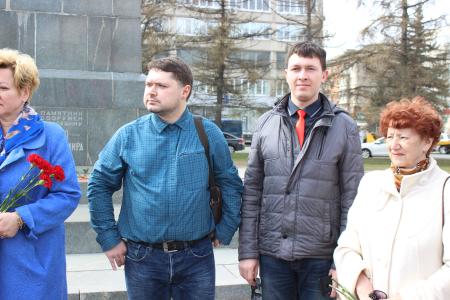 Во Владимире прошло традиционное возложение цветов к памятникам В.И. Ленину