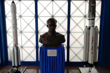 Депутаты КПРФ посетили ГКНПЦ им. М.В. Хруничева