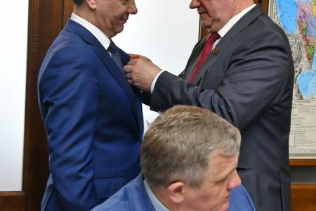 Депутаты фракции КПРФ в Госдуме награждены памятной медалью ЦК КПРФ «75 лет освобождения Крыма и Севастополя»