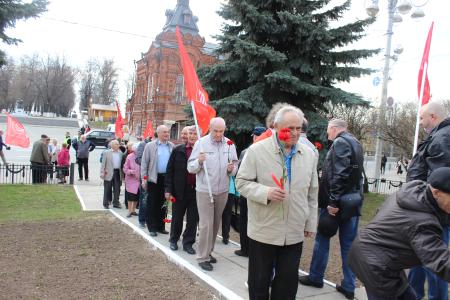 Во Владимире прошло традиционное возложение цветов к памятникам В.И. Ленину