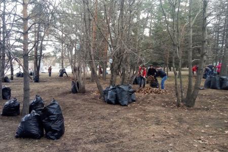 В Челябинске продолжаются юбилейные субботники коммунистов