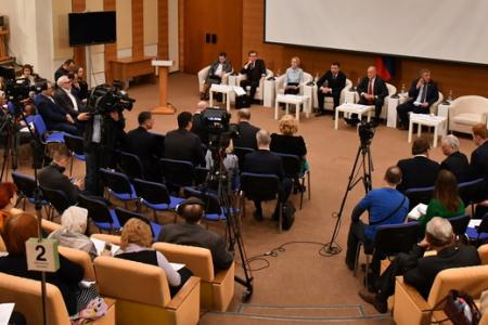 Г.А. Зюганов выступил на круглом столе фракции КПРФ в Госдуме: «Борьба с бедностью в России: лозунги и реалии»