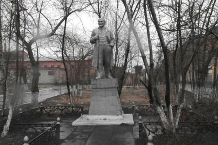 В День рождения В.И. Ленина коммунисты Забайкалья возложили красные гвоздики
