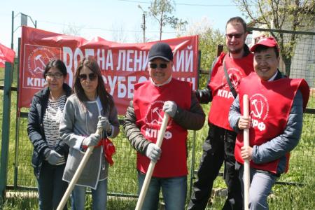 Коммунисты Калмыкии провели ленинские субботники