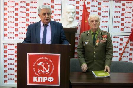 В Чувашии вручили знамёна Союза советских офицеров