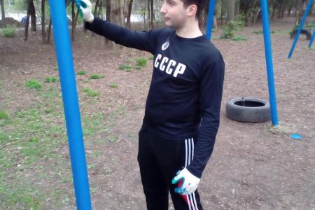 Краснодар. Коммунисты и комсомольцы провели субботник в честь 100-летия «Великого почина»